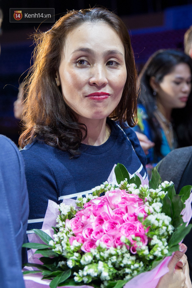 Chân dung mẹ Trần Tiểu Vy - người mà tân Hoa hậu muốn gặp nhất sau đêm đăng quang