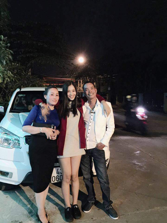 Chân dung mẹ Trần Tiểu Vy - người mà tân Hoa hậu muốn gặp nhất sau đêm đăng quang