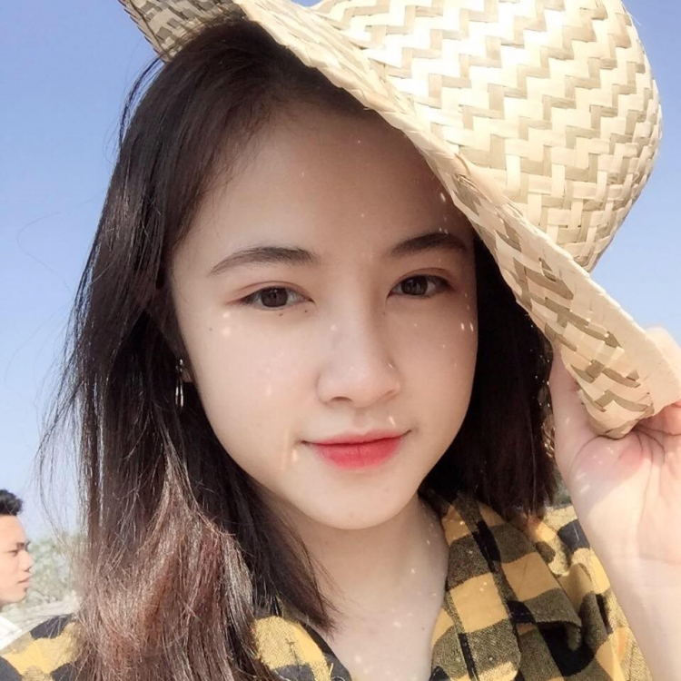 Thiên thần đọc sách của ĐH Công đoàn dù để mặt mộc vẫn được dân mạng sắc phong mỹ nhân vạn người mê