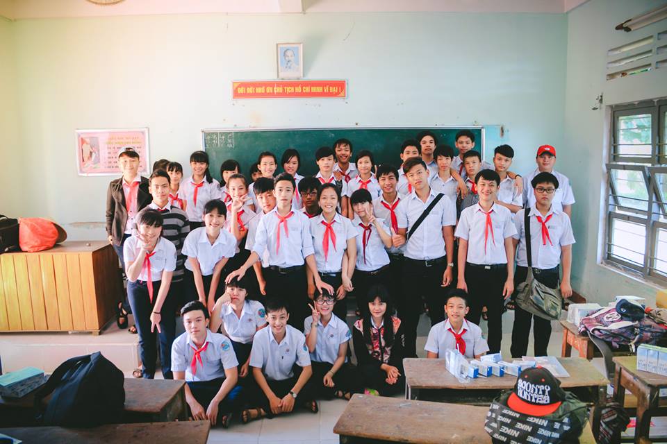 Những hình ảnh vui vẻ thời học sinh ngố tàu của tân Hoa hậu Việt Nam 2018