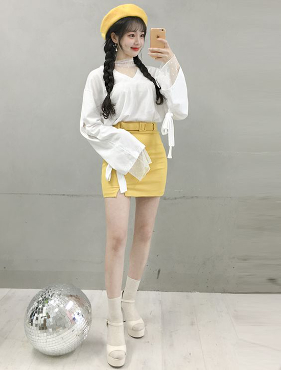 Sắc vàng được phái nữ yêu chuộng cho trang phục thu