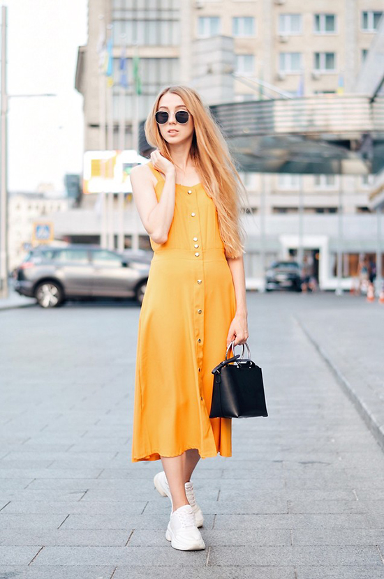 Sắc vàng được phái nữ yêu chuộng cho trang phục thu