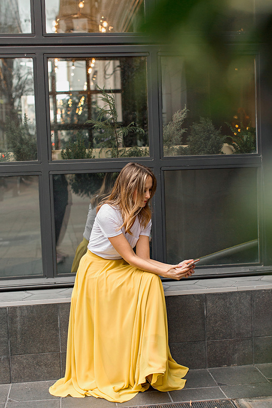 Sắc vàng được phái nữ yêu chuộng cho trang phục thu