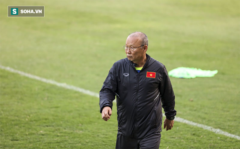 HLV Park Hang-seo phát mệt vì bị yêu cầu phải... cải trang mỗi khi ra đường tại Việt Nam HLV Park Hang-seo phát mệt vì bị yêu cầu phải... cải trang mỗi khi ra đường tại Việt Nam