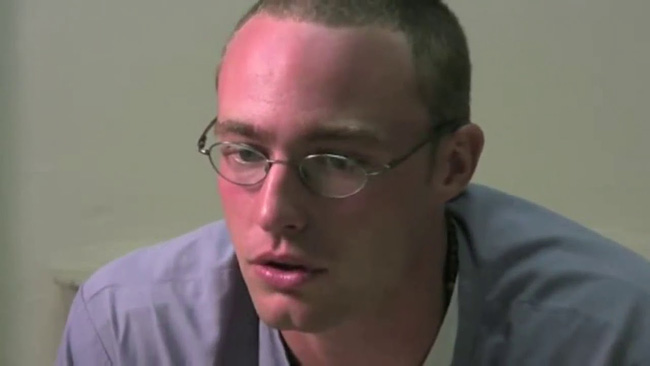 Sau 1 tuần mất tích, bé gái 8 tuổi được tìm thấy dưới gầm giường hàng xóm, nguyên nhân cái chết của em khiến ai nghe cũng phẫn nộ