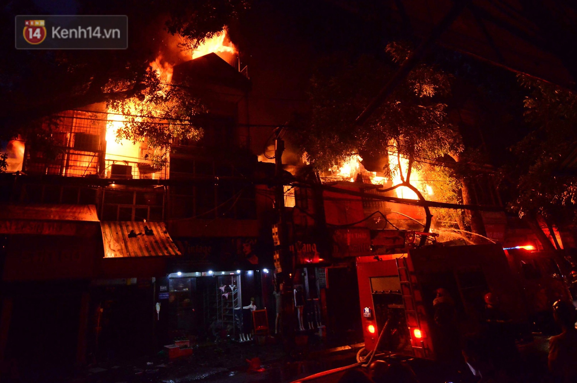 Ông chủ khu trọ nghĩa tình 15k/đêm cho người nghèo Hà Nội: Cháy trụi cả rồi, giờ mọi người biết lấy chỗ đâu mà ở nữa...