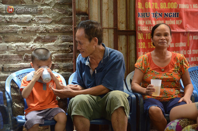 Ông chủ khu trọ nghĩa tình 15k/đêm cho người nghèo Hà Nội: Cháy trụi cả rồi, giờ mọi người biết lấy chỗ đâu mà ở nữa...