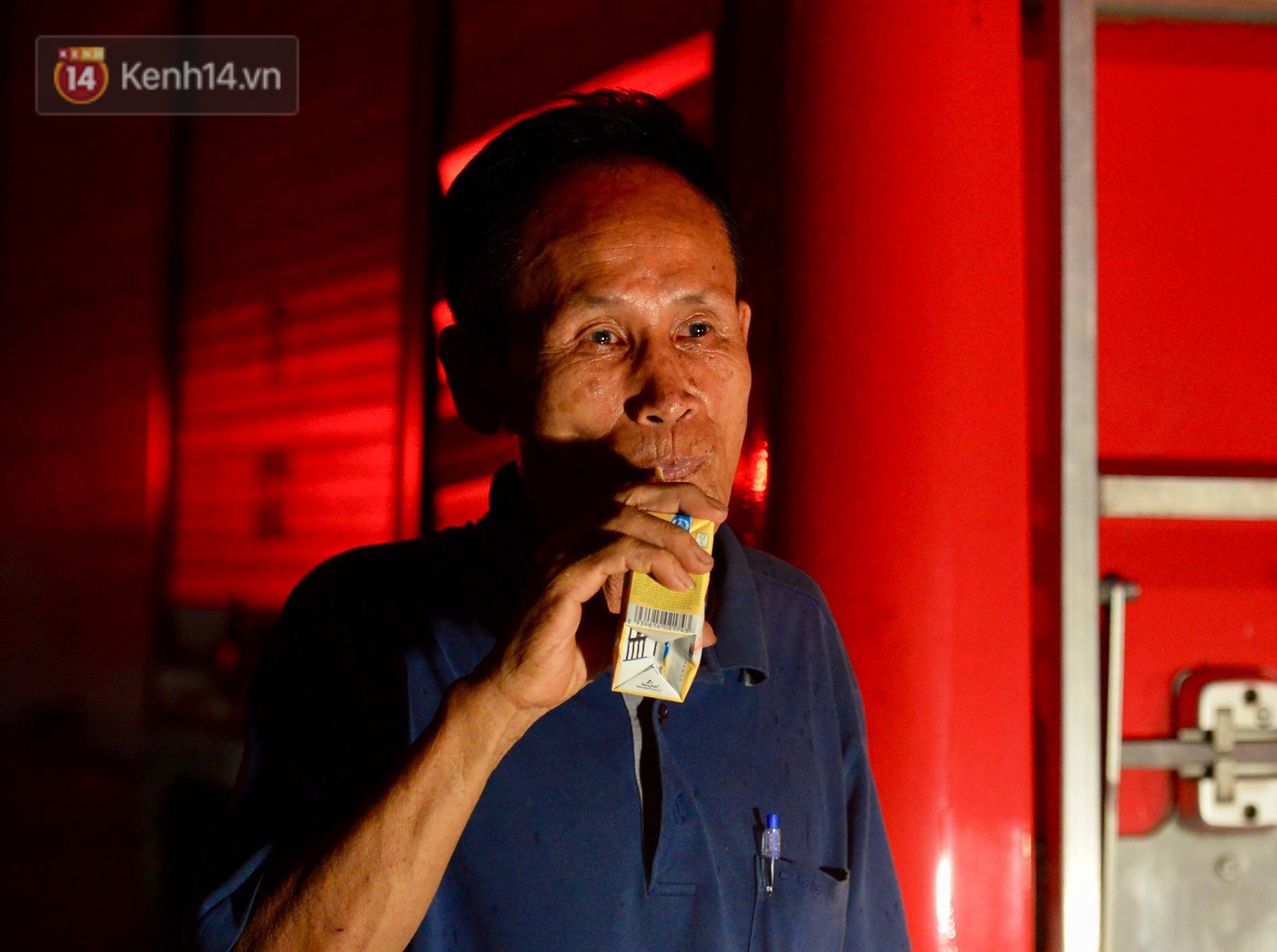 Ông chủ khu trọ nghĩa tình 15k/đêm cho người nghèo Hà Nội: Cháy trụi cả rồi, giờ mọi người biết lấy chỗ đâu mà ở nữa...