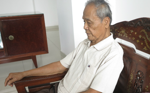 Cụ ông 93 tuổi xin từ con gái vì liên tục bị đòi trả nợ thay