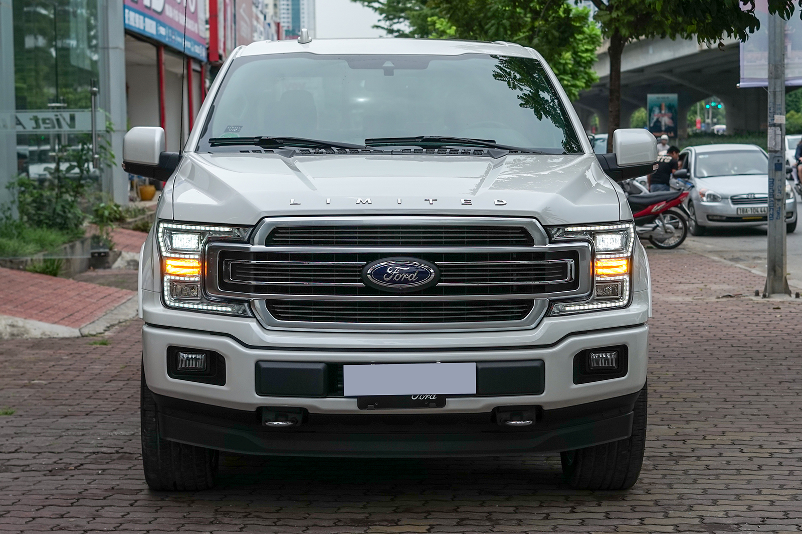 Siêu bán tải Ford F-150 Limited 2018 đầu tiên về Việt Nam