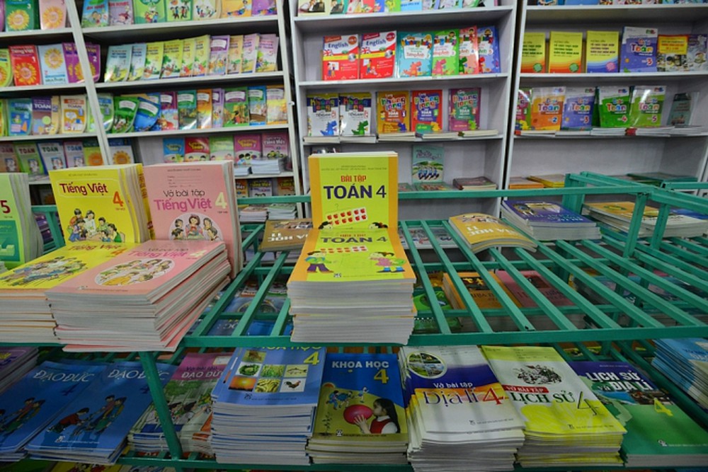 Độc quyền SGK, phụ huynh chi 1.000 tỷ mua sách rồi bán đồng nát