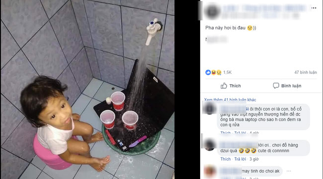 Đem laptop của mẹ ra chơi đồ hàng còn hăng hái đi rửa, cô bé này khiến bố mẹ không biết khóc hay cười