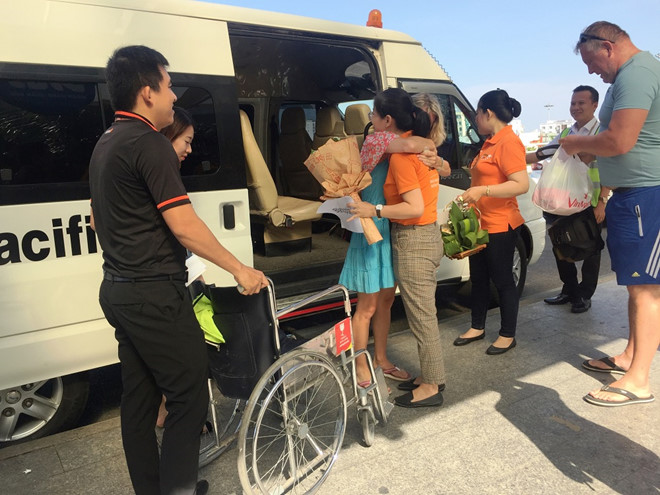 Cơ trưởng gọi loa tìm bác sĩ cứu hành khách lên cơn đau tim