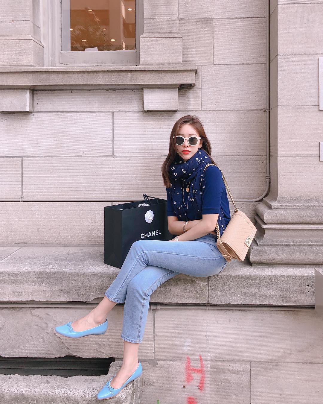 Nếu mùa hè chỉ diện quanh quần vải và shorts thì sang thu các nàng tha hồ hoàn thiện phong cách với 5 kiểu quần này