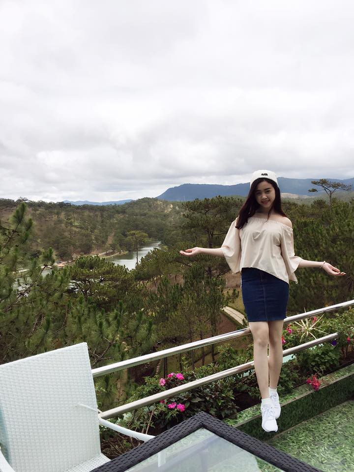 Style ngoài đời của Top 3 Hoa hậu: Nàng nào cũng diện đồ giản dị hết sức mà vẫn khiến người đối diện phải ngẩn ngơ