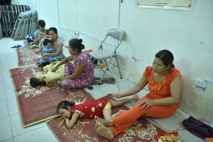 Cuộc sống tạm bợ của bệnh nhân sau vụ cháy gần Viện Nhi