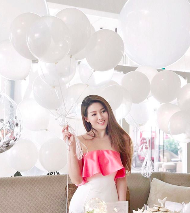 Thần thái đỉnh cao của nữ giám đốc Singapore giúp cô nổi bật trong hội Rich Kid châu Á