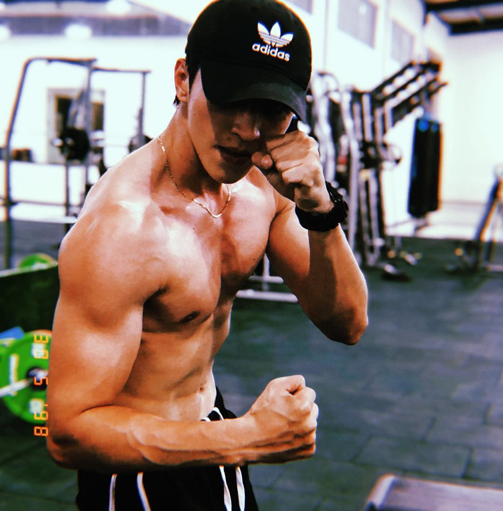 Bạn trai tin đồn của Á hậu Phương Nga cao 1,82 m, người chuẩn 6 múi