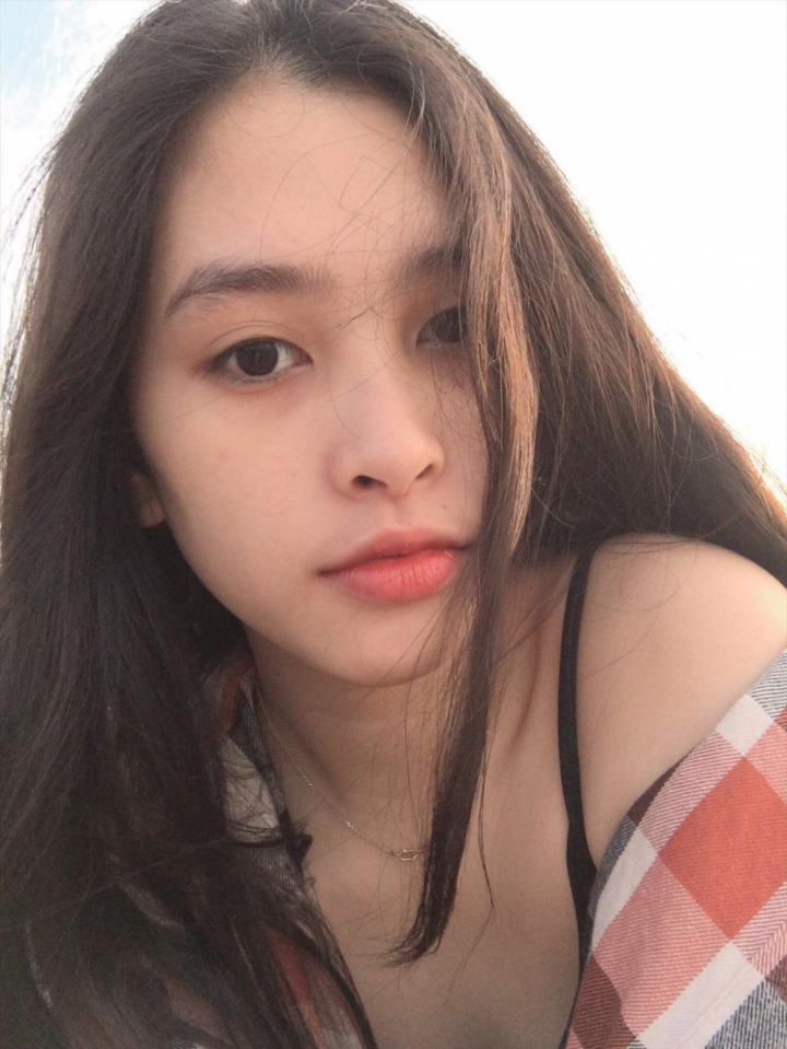 Hành trình lột xác từ cô học trò đến ngôi vị Hoa hậu Việt Nam 2018 của Trần Tiểu Vy