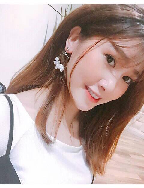 Không chỉ tân hoa hậu, các hot girl xứ Quảng cũng khiến dân mạng không thể rời mắt