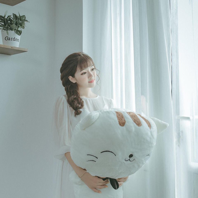 Không chỉ tân hoa hậu, các hot girl xứ Quảng cũng khiến dân mạng không thể rời mắt