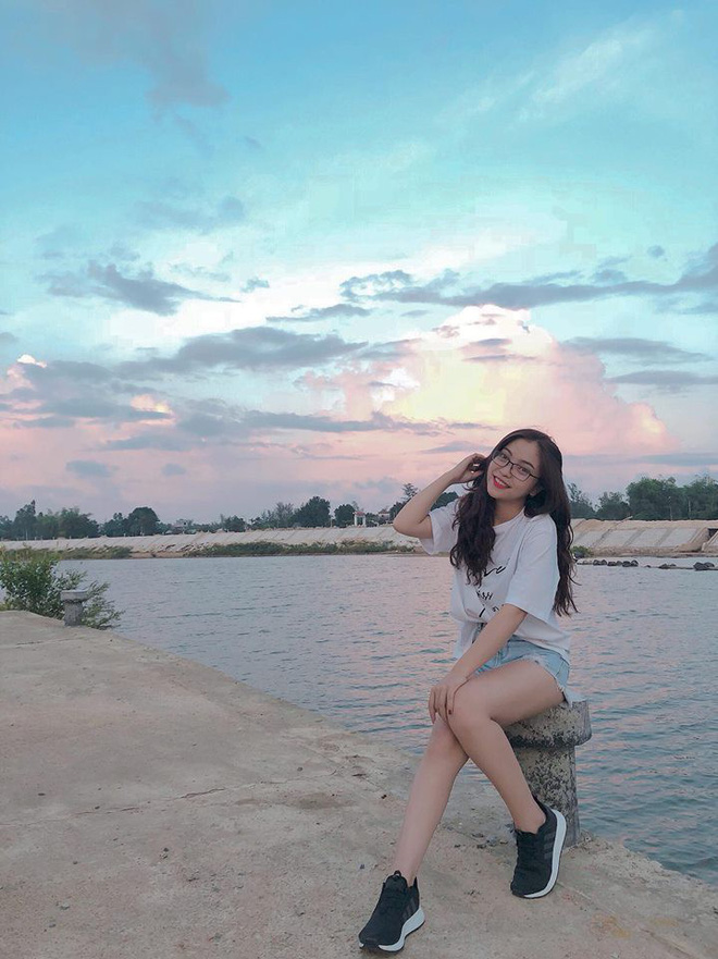 Không chỉ tân hoa hậu, các hot girl xứ Quảng cũng khiến dân mạng không thể rời mắt