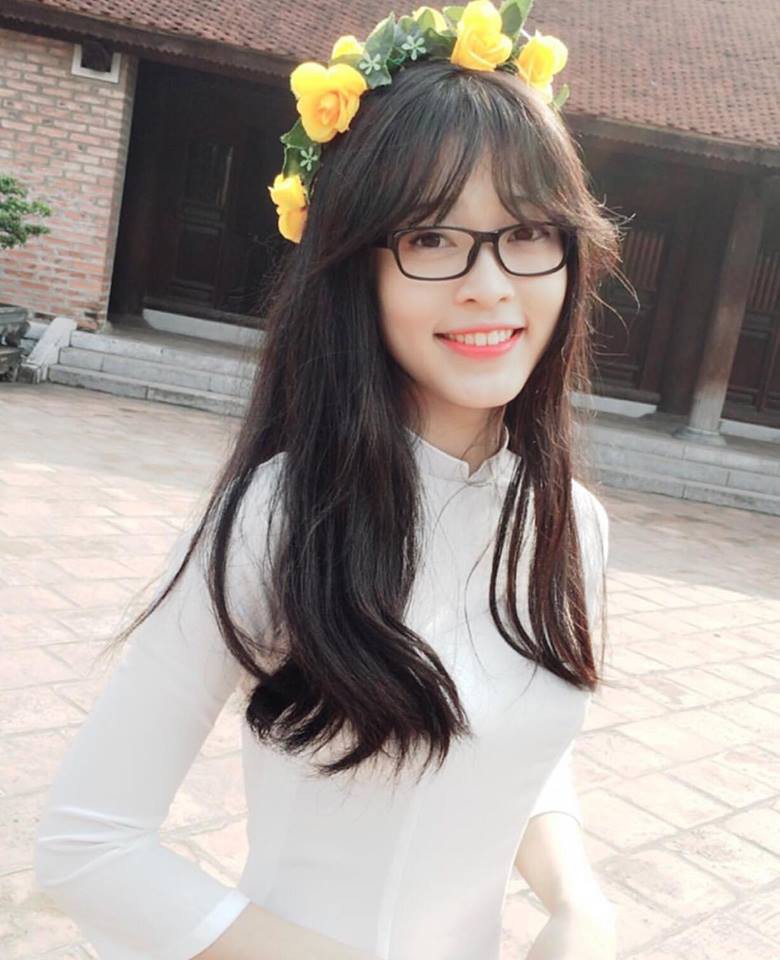 Hoa hậu và Á hậu, ai mới là thiên thần áo trắng khi còn học cấp 3?