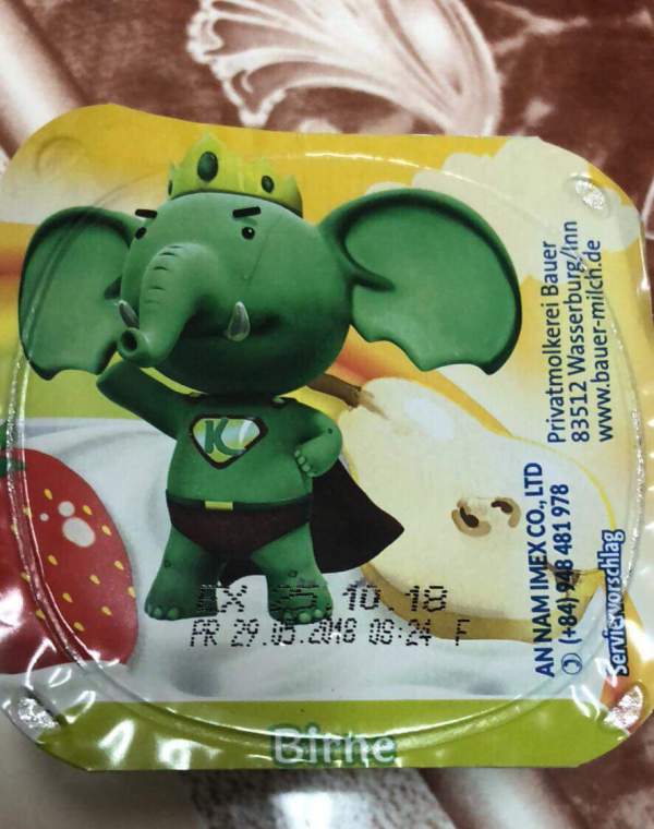 Hà Nội: Tá hỏa khi phát hiện trong hộp phô mai hoa quả Kids mix có dị vật