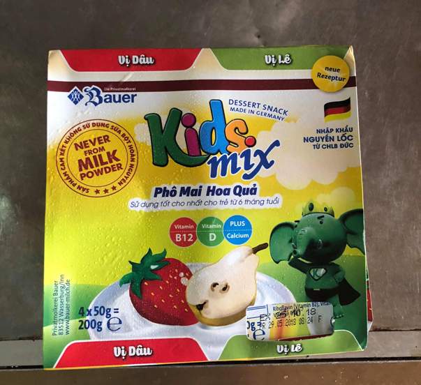 Hà Nội: Tá hỏa khi phát hiện trong hộp phô mai hoa quả Kids mix có dị vật