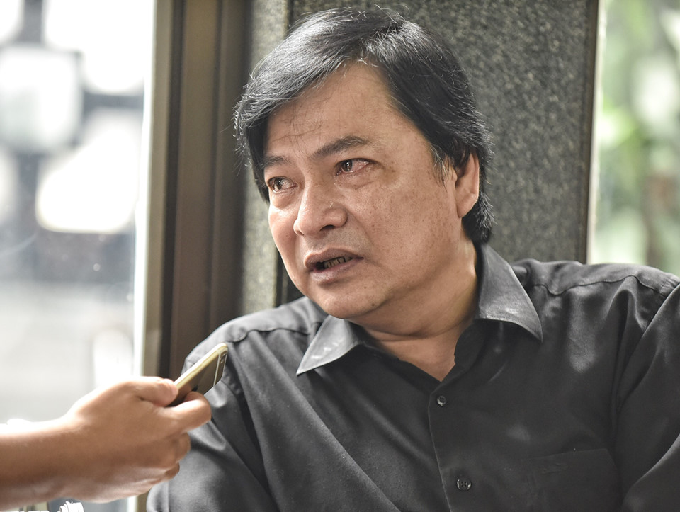 Nghệ sĩ tiễn đưa ông trùm phim hài Tết về nơi an nghỉ cuối cùng