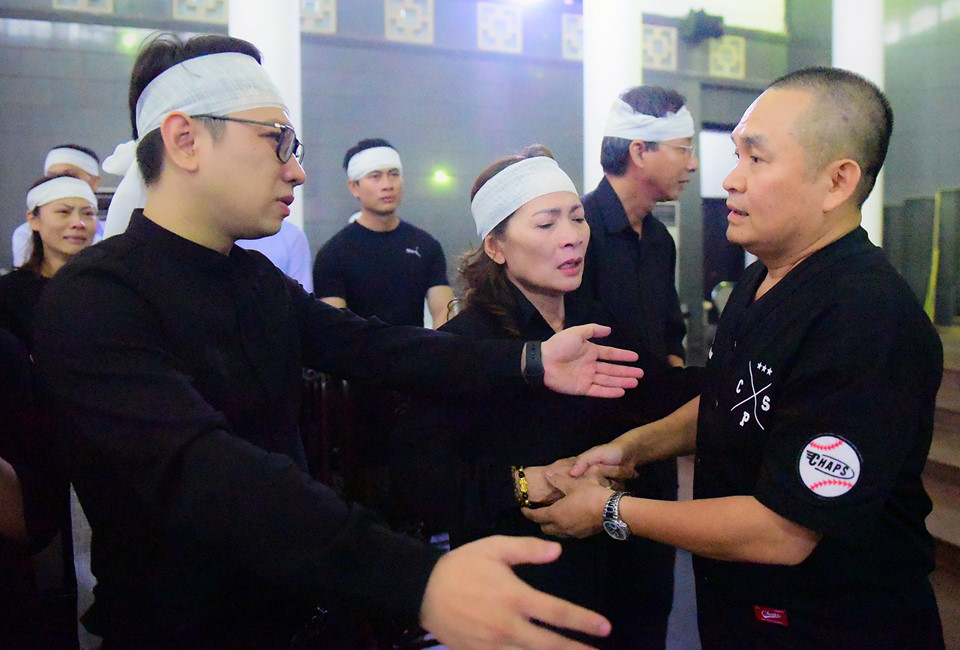 Nghệ sĩ tiễn đưa ông trùm phim hài Tết về nơi an nghỉ cuối cùng