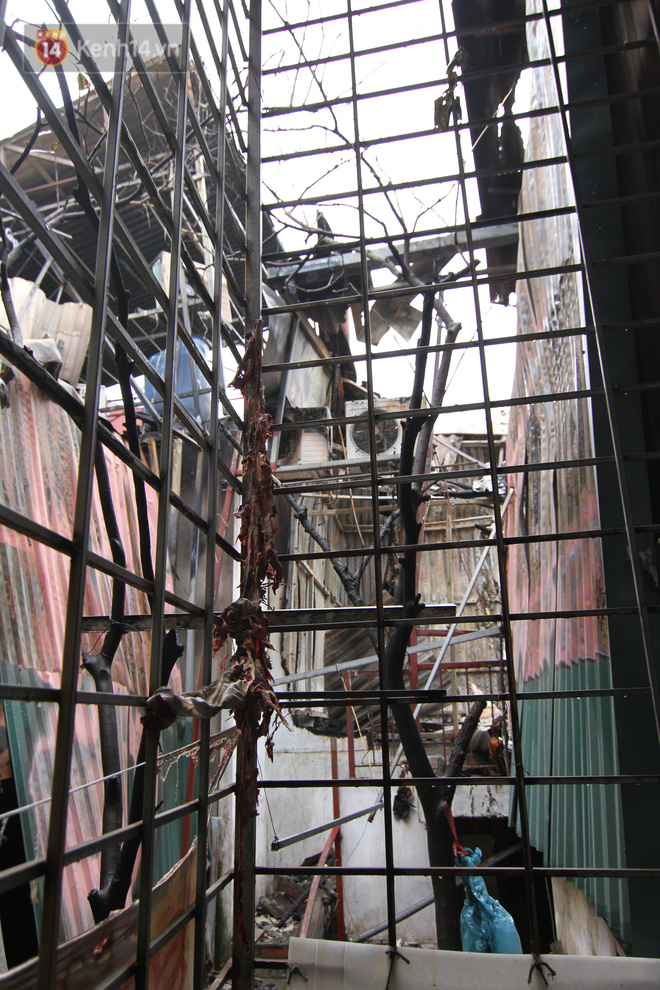 Video: Khung cảnh tan hoang bên trong dãy trọ bị giặc lửa thiêu rụi ở Hà Nội