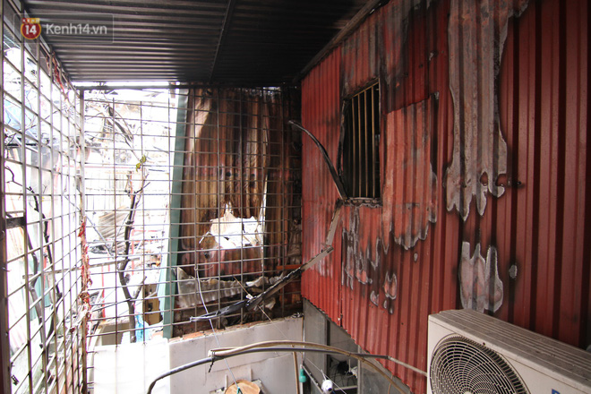 Video: Khung cảnh tan hoang bên trong dãy trọ bị giặc lửa thiêu rụi ở Hà Nội