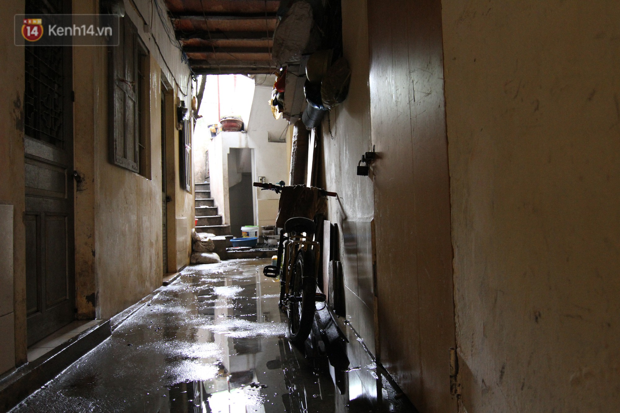 Video: Khung cảnh tan hoang bên trong dãy trọ bị giặc lửa thiêu rụi ở Hà Nội