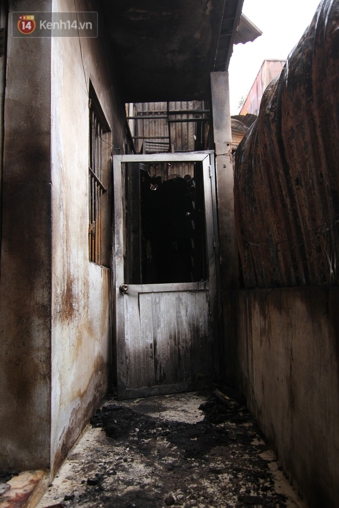 Video: Khung cảnh tan hoang bên trong dãy trọ bị giặc lửa thiêu rụi ở Hà Nội