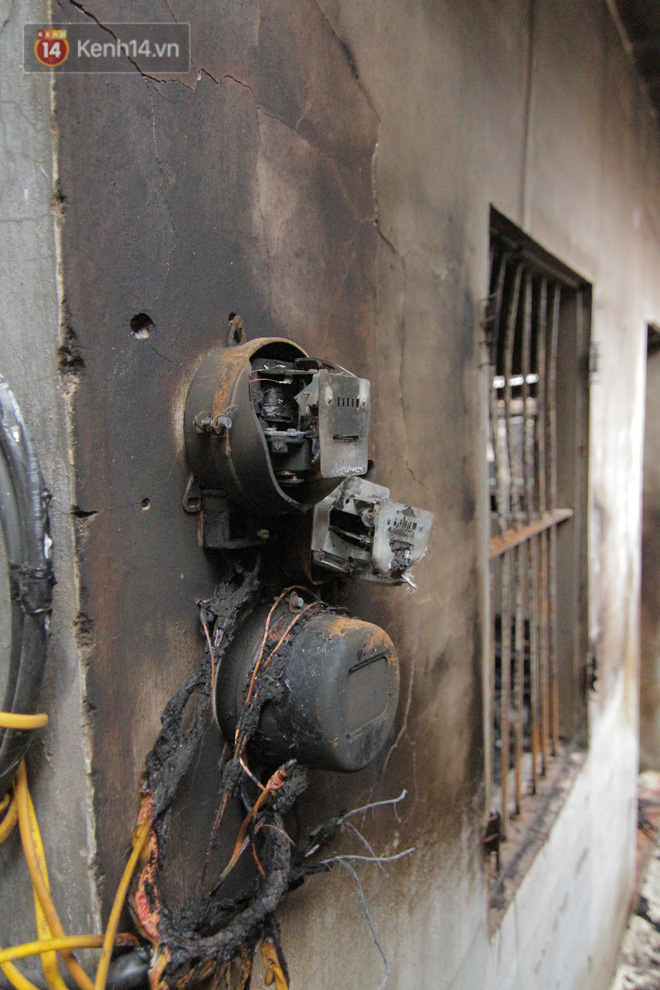 Video: Khung cảnh tan hoang bên trong dãy trọ bị giặc lửa thiêu rụi ở Hà Nội