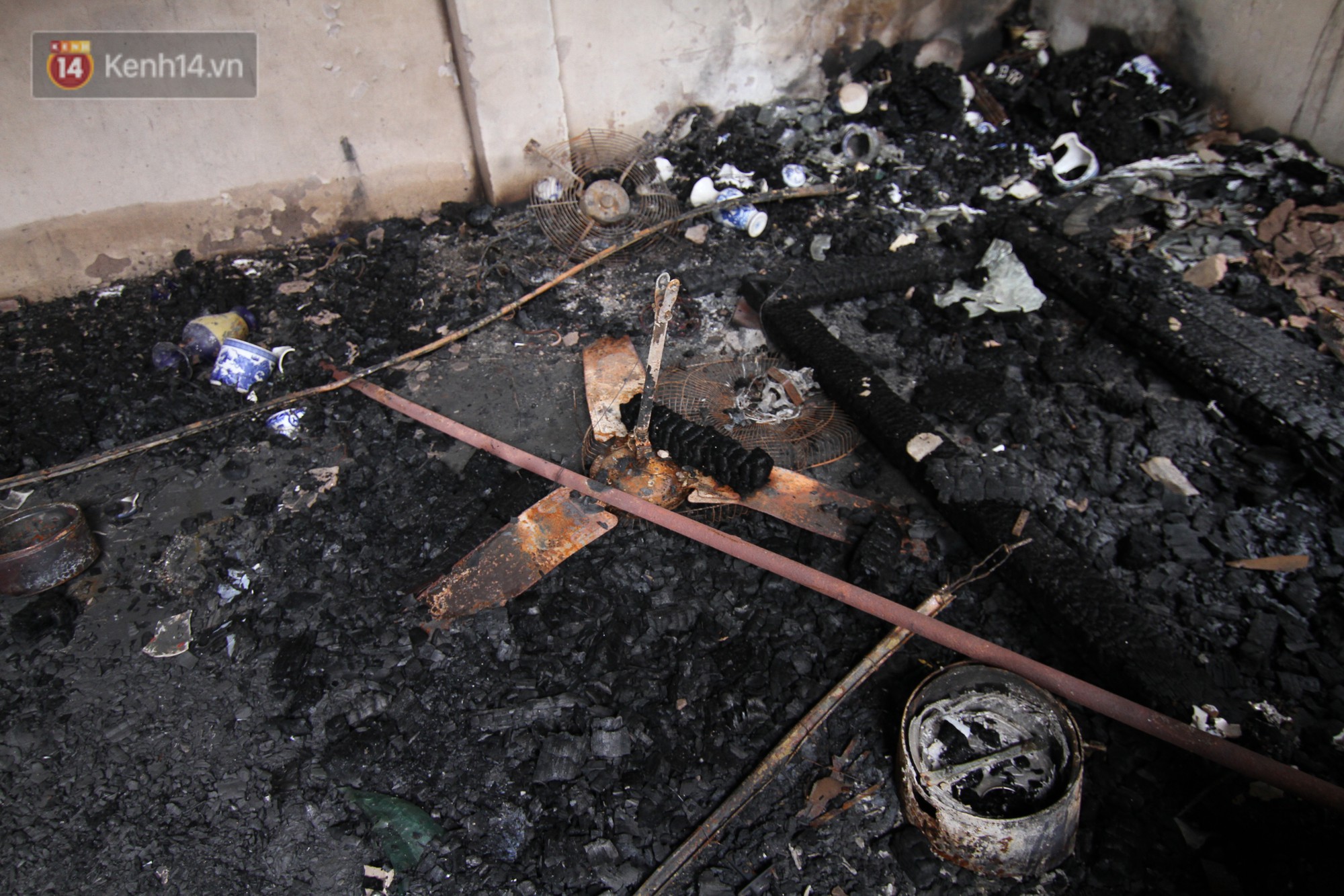 Video: Khung cảnh tan hoang bên trong dãy trọ bị giặc lửa thiêu rụi ở Hà Nội