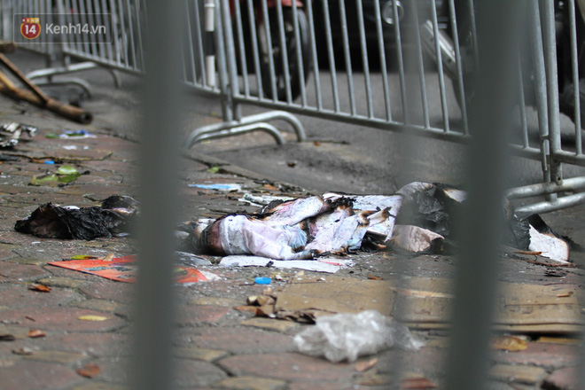 Video: Khung cảnh tan hoang bên trong dãy trọ bị giặc lửa thiêu rụi ở Hà Nội