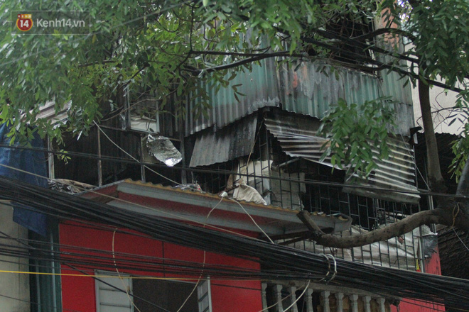 Video: Khung cảnh tan hoang bên trong dãy trọ bị giặc lửa thiêu rụi ở Hà Nội