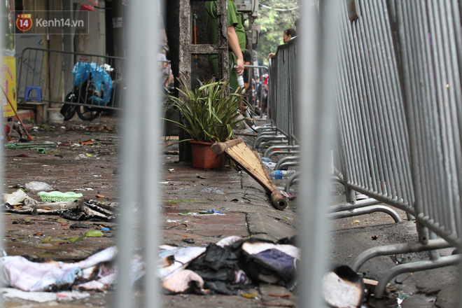 Video: Khung cảnh tan hoang bên trong dãy trọ bị giặc lửa thiêu rụi ở Hà Nội