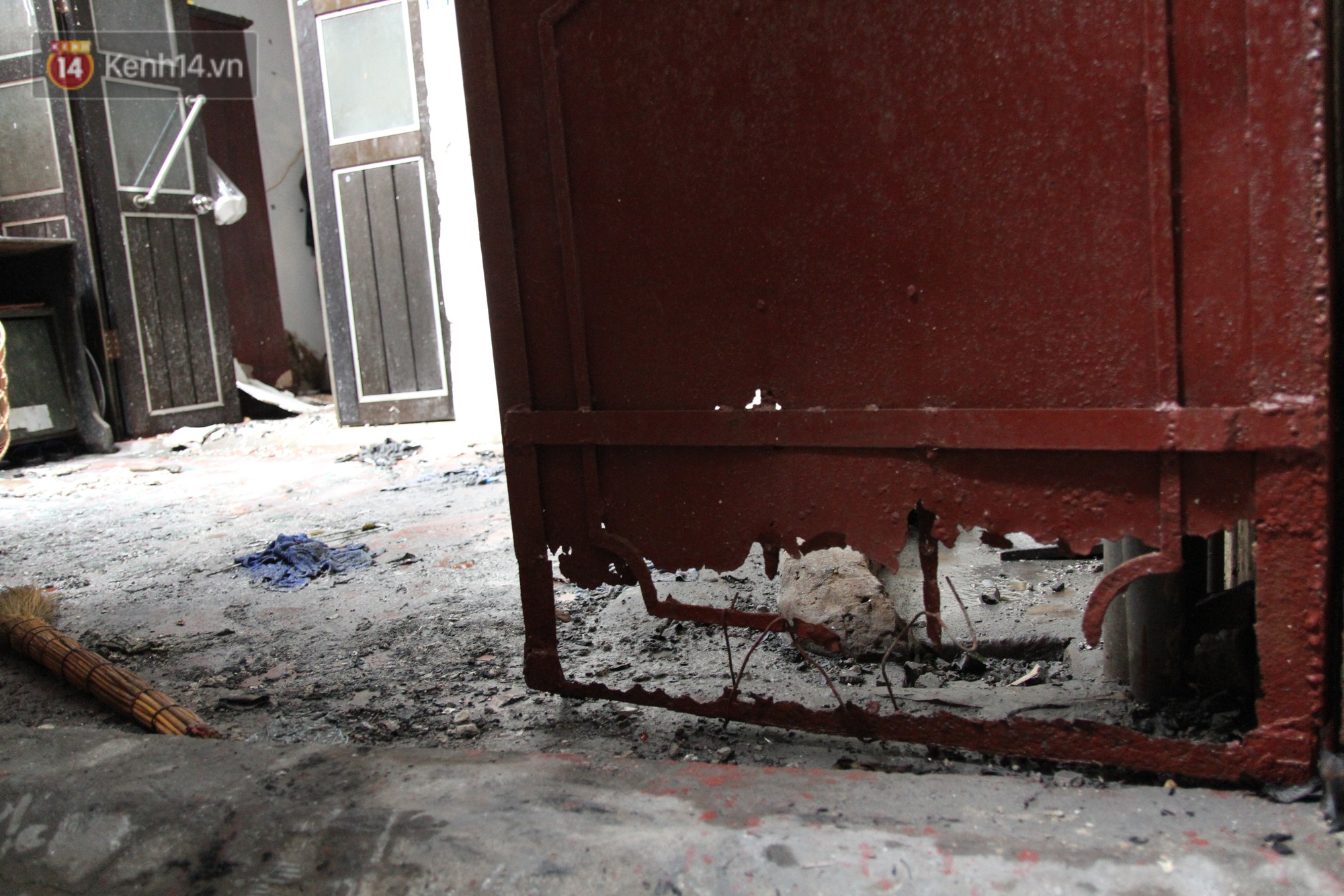 Video: Khung cảnh tan hoang bên trong dãy trọ bị giặc lửa thiêu rụi ở Hà Nội