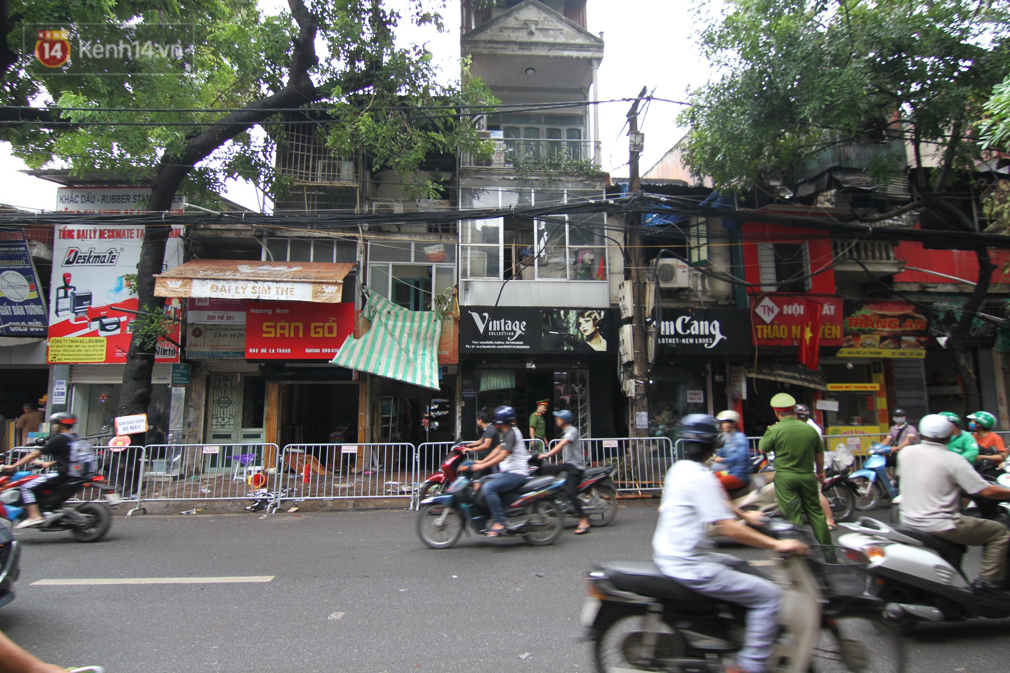 Video: Khung cảnh tan hoang bên trong dãy trọ bị giặc lửa thiêu rụi ở Hà Nội