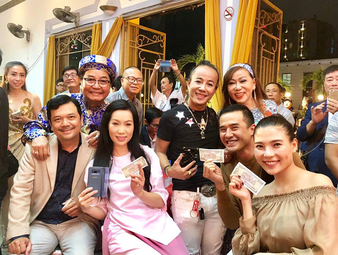 Lương Thế Thành, Thúy Diễm và dàn sao dự lễ giỗ Tổ sớm ở Sài Gòn