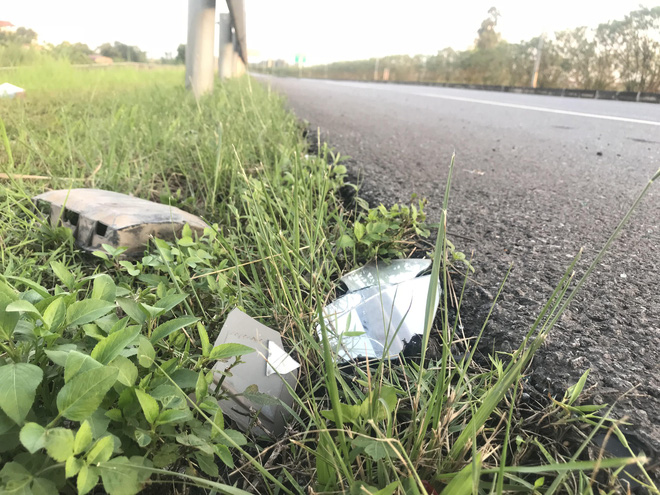 Hiện trường vụ tài xế Lexus biển tứ quý 8 bị xe tải đâm tử vong khi làm việc với CSGT Hiện trường vụ tài xế Lexus biển tứ quý 8 bị xe tải đâm tử vong khi làm việc với CSGT