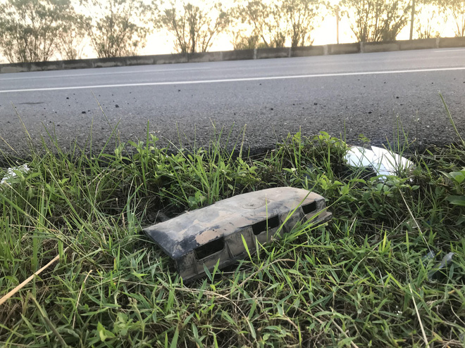 Hiện trường vụ tài xế Lexus biển tứ quý 8 bị xe tải đâm tử vong khi làm việc với CSGT Hiện trường vụ tài xế Lexus biển tứ quý 8 bị xe tải đâm tử vong khi làm việc với CSGT