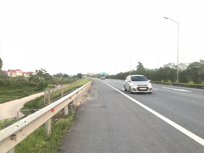 Hiện trường vụ tài xế Lexus biển tứ quý 8 bị xe tải đâm tử vong khi làm việc với CSGT