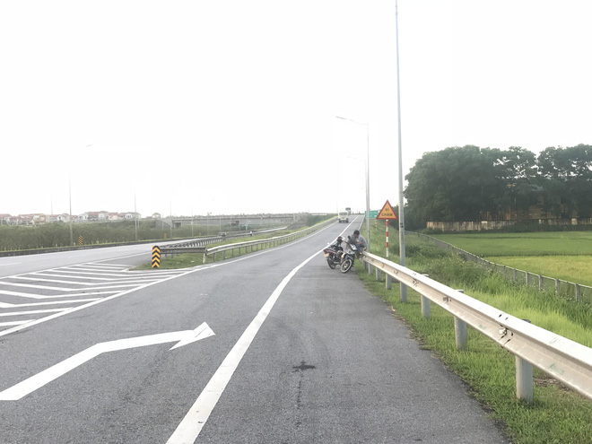 Hiện trường vụ tài xế Lexus biển tứ quý 8 bị xe tải đâm tử vong khi làm việc với CSGT