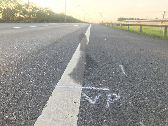 Hiện trường vụ tài xế Lexus biển tứ quý 8 bị xe tải đâm tử vong khi làm việc với CSGT