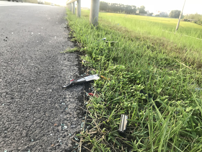 Hiện trường vụ tài xế Lexus biển tứ quý 8 bị xe tải đâm tử vong khi làm việc với CSGT Hiện trường vụ tài xế Lexus biển tứ quý 8 bị xe tải đâm tử vong khi làm việc với CSGT