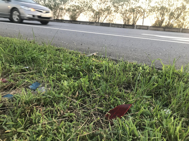 Hiện trường vụ tài xế Lexus biển tứ quý 8 bị xe tải đâm tử vong khi làm việc với CSGT Hiện trường vụ tài xế Lexus biển tứ quý 8 bị xe tải đâm tử vong khi làm việc với CSGT